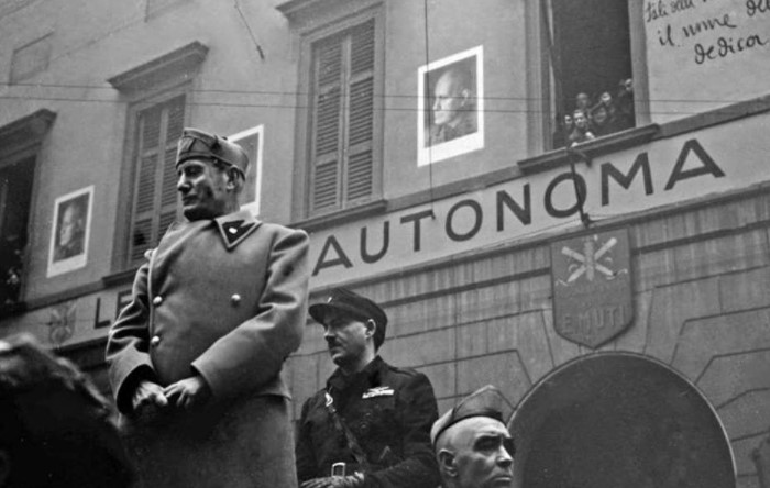Правительство возглавлял Бенито Муссолини, а единственной законной партией была Республиканская фашистская / Фото: warhead.su